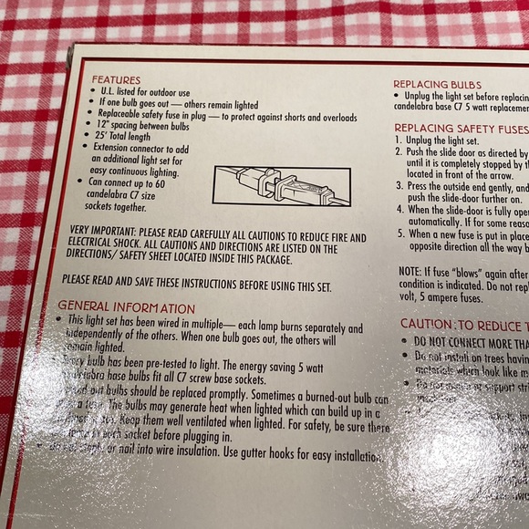 String of 25 red lights on green wire New in box. Never used. - Picture 3 of 9